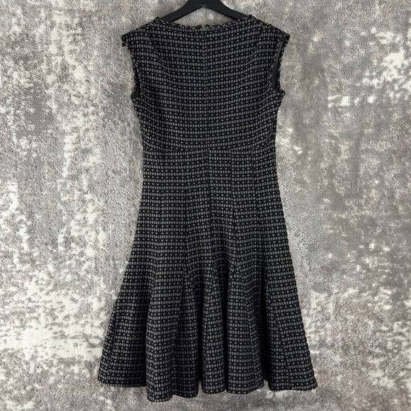 Taylor Sz S Geometric Knee Length Fit Flared Dress Black Gray Sleeveless V Neck - Picture 3 of 9